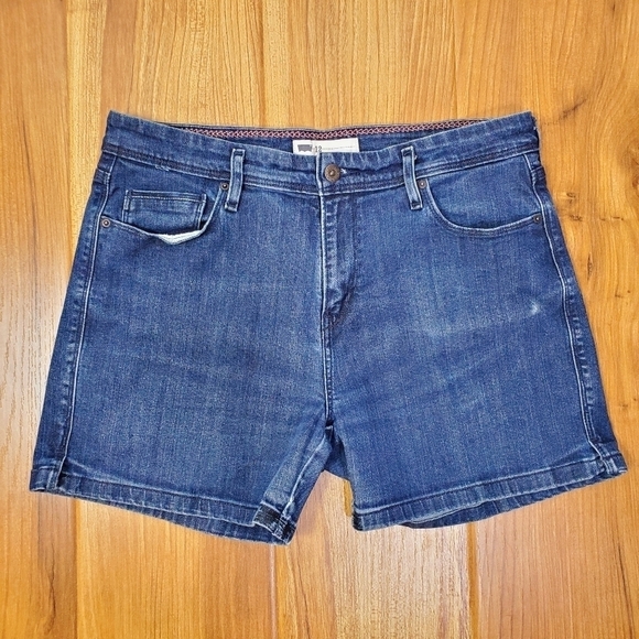 LEVI'S 5 POCKET DENIM SHORTS - Picture 3 of 7
